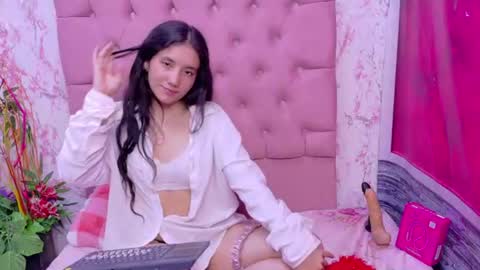 ISABELLA online show from June 9, 2:28 pm