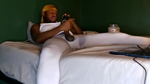 Que online show from March 6, 6:23 am