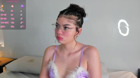 chloe online show from April 13, 11:36 am