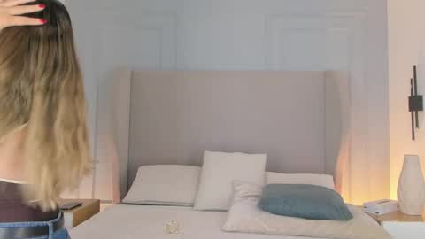 Chloe online show from April 18, 12:18 pm