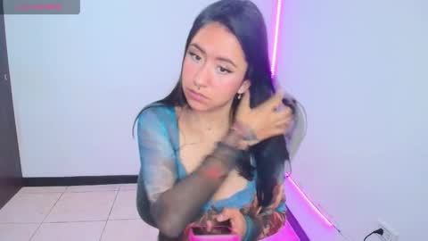 chloe_desire11 online show from May 4, 11:39 am