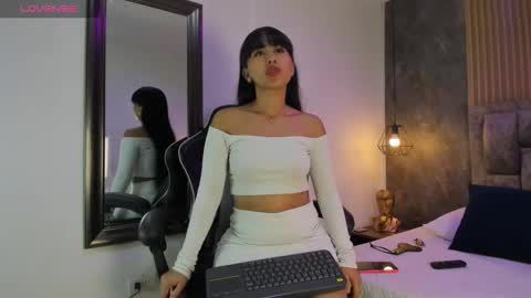 chloe_love__ online show from February 28, 12:09 pm