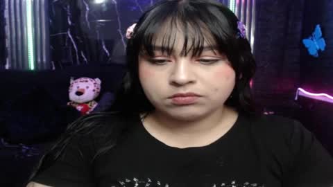 chloe_smith5 online show from April 2, 1:51 pm