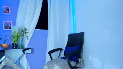 Snapshot of chloe_sweet7 chatting on January 15, 3:33 am Chloe Miller online show from January 15, 3:33 am