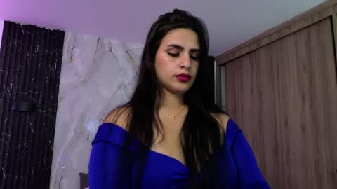 chloe online show from June 5, 2:07 am