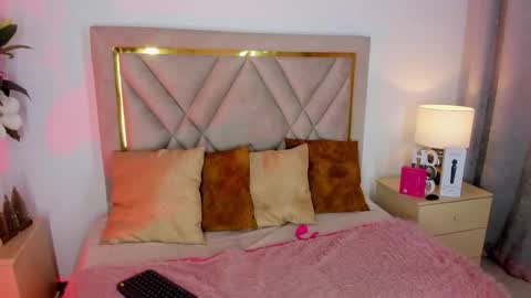 chloe_wilson7 online show from November 27, 2:19 am