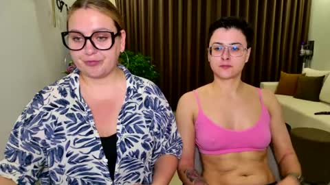 Eva and Sandra online show from April 4, 2:13 pm