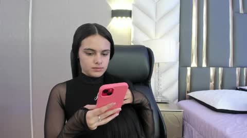  Chloe Harper  online show from May 31, 12:15 pm