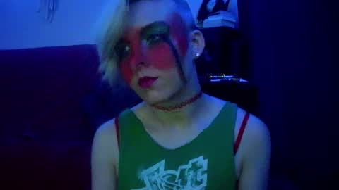 Chloekissxo online show from December 23, 4:28 pm