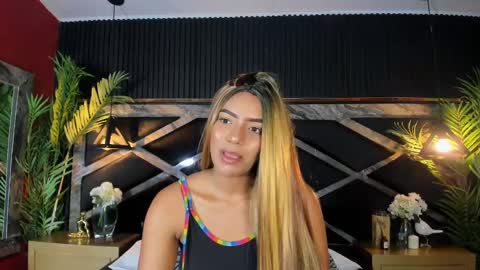 Snapshot of chloetaylorr_ chatting on March 12, 12:09 am CHLOE online show from March 12, 12:09 am