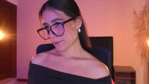 ChloeTurner  online show from February 6, 9:28 pm