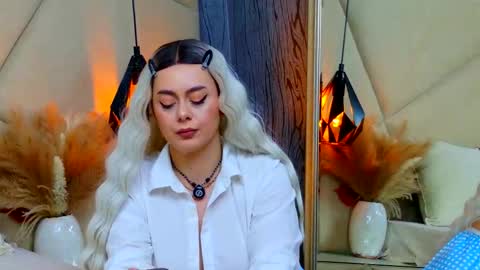 Chloe Vee online show from February 11, 6:28 am