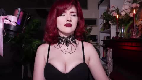 chriss_foxx online show from October 31, 4:40 pm