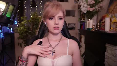 chriss_foxx online show from January 31, 7:11 pm