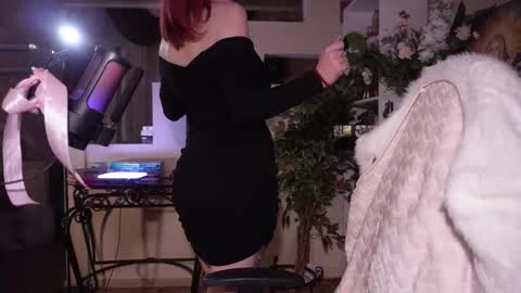 chriss_foxx online show from December 3, 4:18 pm