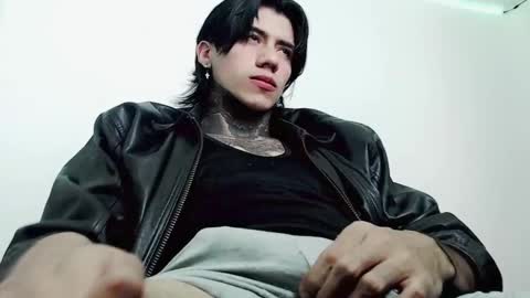 Snapshot of chriss_opp chatting on March 10, 8:23 pm CHRIS  INDEPENT MODEL online show from March 10, 8:23 pm