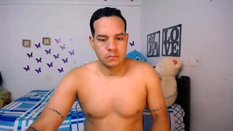 Snapshot of christian_maln chatting on February 10, 1:57 am christian_maln online show from February 10, 1:57 am