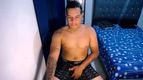 Snapshot of christian_maln chatting on October 8, 12:29 am christian_maln online show from October 8, 12:29 am