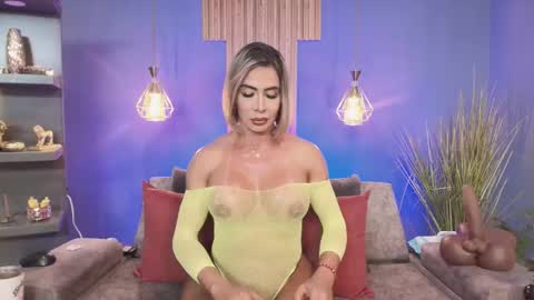 Christiekroes online show from February 9, 2:42 pm