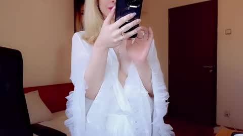 Snapshot of christihanson chatting on February 13, 7:03 am christihanson online show from February 13, 7:03 am