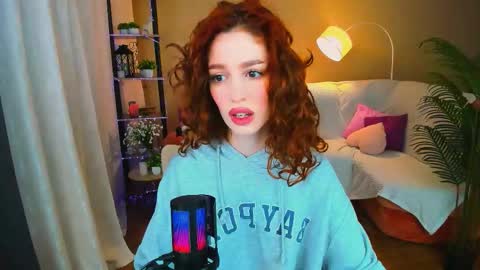 christinaconteeree online show from November 17, 7:05 pm