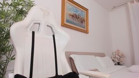 Hi im Christine online show from October 22, 5:43 am