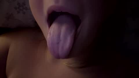 Snapshot of christinee912 chatting on September 27, 8:45 am Christine online show from September 27, 8:45 am