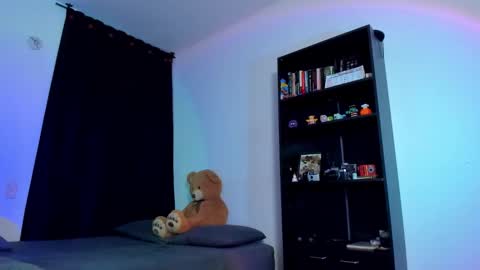 Luna and Sebas  online show from March 4, 11:35 pm