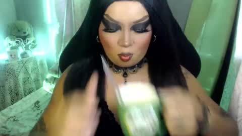 QUEEN CESS online show from June 8, 2:34 am