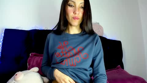 Snapshot of cleopatra_cute chatting on December 12, 12:05 am  Nicol  online show from December 12, 12:05 am