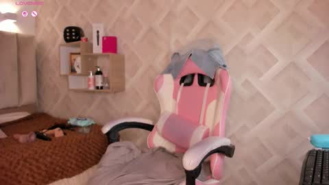 clhoe_johnson_ online show from March 14, 2:32 pm