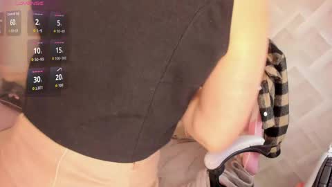 clhoe_johnson_ online show from May 11, 12:23 pm