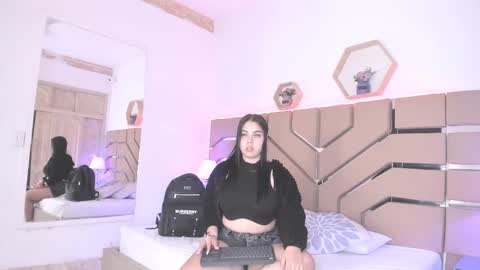 Snapshot of cloe_cifuentes chatting on March 8, 11:27 am Cloe Online de 600 a 1400 online show from March 8, 11:27 am