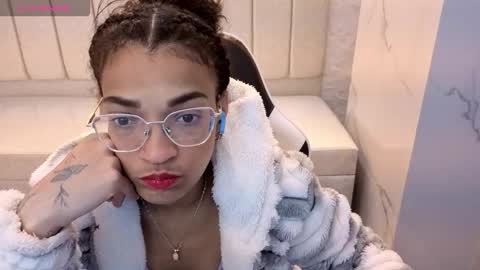 Snapshot of cloe_tx_ chatting on October 14, 2:36 am cloee online show from October 14, 2:36 am