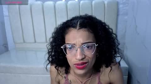 Snapshot of cloe_tx_ chatting on October 12, 7:23 am cloee online show from October 12, 7:23 am
