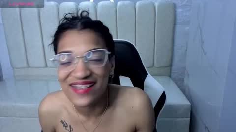 Snapshot of cloe_tx_ chatting on October 11, 7:13 am cloee online show from October 11, 7:13 am
