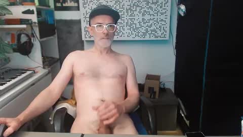 Snapshot of cockrok chatting on December 17, 10:34 am cockrok online show from December 17, 10:34 am