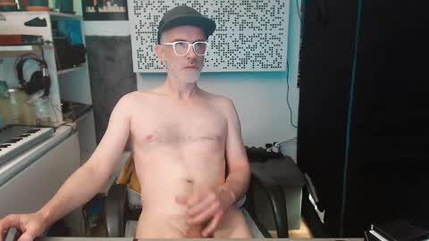 Snapshot of cockrok chatting on December 3, 9:17 am cockrok online show from December 3, 9:17 am