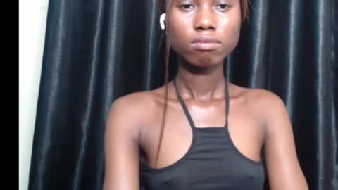 Snapshot of coco_petitqueen chatting on October 12, 8:18 am coco_petitqueen online show from October 12, 8:18 am