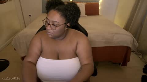 Sunnye Daze online show from December 7, 4:53 pm