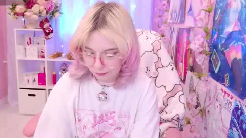 Mia online show from December 19, 9:43 pm