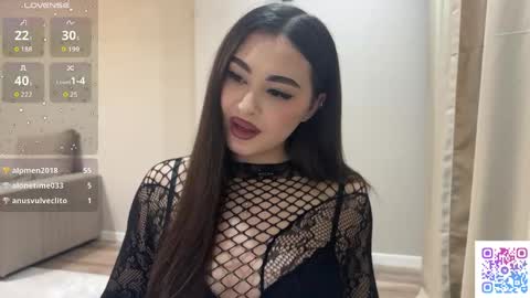 Yumi online show from May 6, 9:21 pm