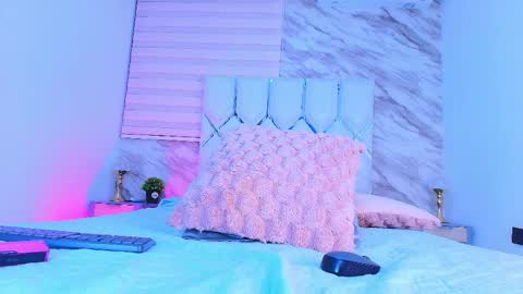 colett online show from April 7, 12:07 pm