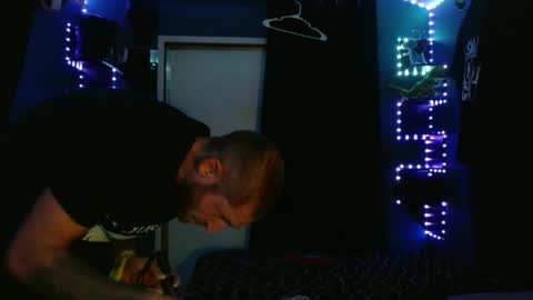 colevan2390 online show from December 15, 1:56 am