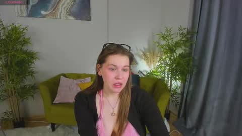 Collen Mon Tue Wed Thu Fri GMT 3 0300am - 0900am  online show from November 20, 5:10 pm