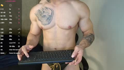 colombianmuscle8 online show from April 3, 3:13 am