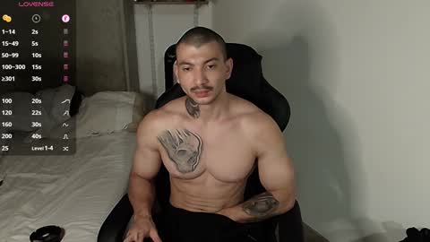 Snapshot of colombianmuscle8 chatting on February 4, 3:00 am colombianmuscle8 online show from February 4, 3:00 am