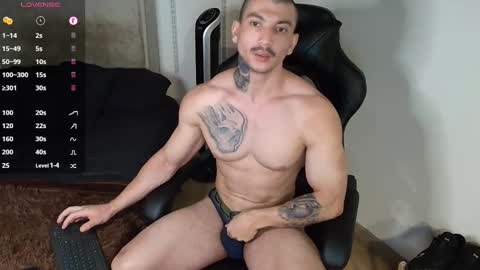 Snapshot of colombianmuscle8 chatting on February 17, 1:36 am colombianmuscle8 online show from February 17, 1:36 am
