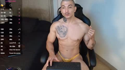 Snapshot of colombianmuscle8 chatting on October 1, 1:27 am colombianmuscle8 online show from October 1, 1:27 am