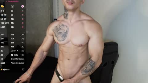 colombianmuscle8 online show from May 23, 2:40 am